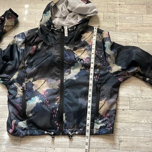 RVCA Sz S VA Sports Ripstop Cropped Windbreaker Jacket - Picture 12 of 12